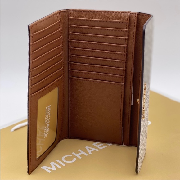 Michael Kors Jet Set Travel Trifold Wallet - Picture 4 of 10